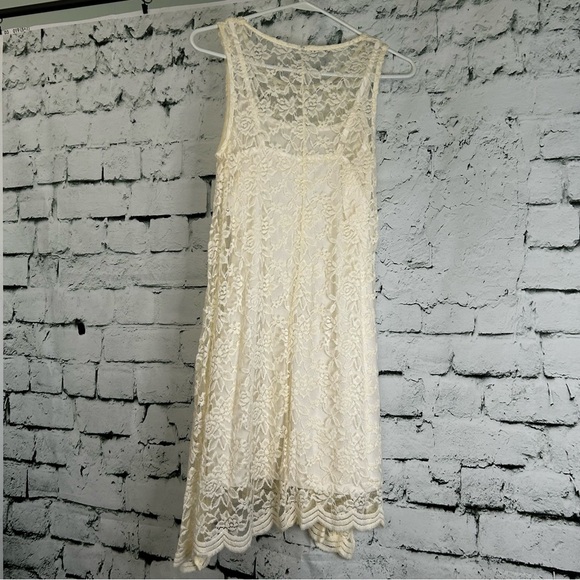 Wallflower Lace Dress - Picture 5 of 10